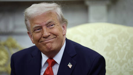 Путин поздравил Трампа с днём рождения и обсудил с ним Ближний Восток