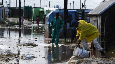 Трагедия в Восточной Капской провинции: число жертв наводнений достигло 90