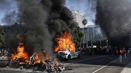"Арестуйте меня!" Трамп поддержал угрозы ареста губернатора Калифорнии за препятствование депортации нелегалов
