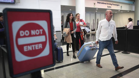 Трамп запрещает въезд в США гражданам 12 стран