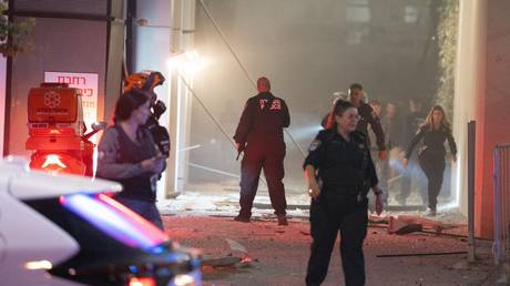 Иран нанес ракетный удар по Тель-Авиву: первые кадры атаки