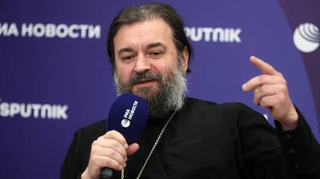 "Вдовы должны хранить верность умершим мужьям": проповедь протоиерея Андрея Ткачёва