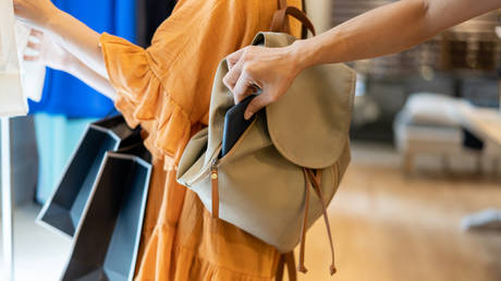 Великобритания лидирует в Европе по кражам телефонов: рост на 425% за три года