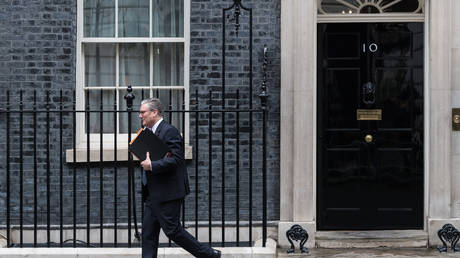 Крах надежд: Лейбористская партия в панике спустя год у власти