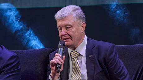 Порошенко обвинил Зеленского в авторитаризме: "Сегодня я, завтра Залужный, послезавтра – любой" (The Times)