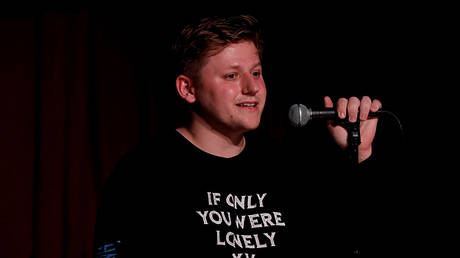 Немецкий комик обвинен в одобрении насилия из-за шутки о покушении на Трампа