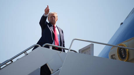 Трамп предостерегает Европу: "Миграционное нашествие уничтожает ваш континент"