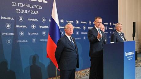 Мединский: Встреча лидеров РФ и Украины возможна только после согласования мирного договора