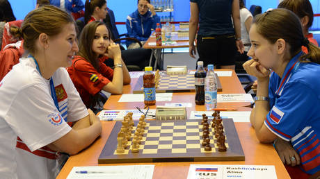 ФИДЕ против ЕШС: Спор о нейтральном статусе российской женской сборной по шахматам