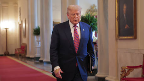 Трамп, Эпштейн и спорные документы: новые подробности и опровержения Белого дома