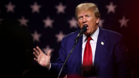 Трамп объявил войну доллару: БРИКС под ударом новых санкций