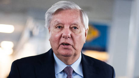 Кувалда санкций: США готовят новые меры против России и её торговых партнёров