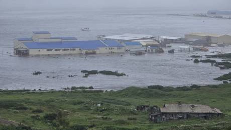 Землетрясение магнитудой 7.9 у Камчатки вызвало цунами на Курилах: проведена эвакуация