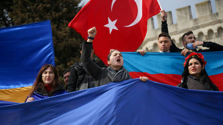 СБУ создала шпионскую сеть среди украинской диаспоры в Турции