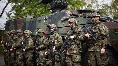 Набор в бундесвер резко вырос: Россия обвиняет ФРГ в нагнетании "русофобской истерии"