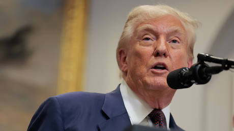 Трамп обвинил Байдена в риске Третьей мировой и раскрыл детали сделки с Киевом