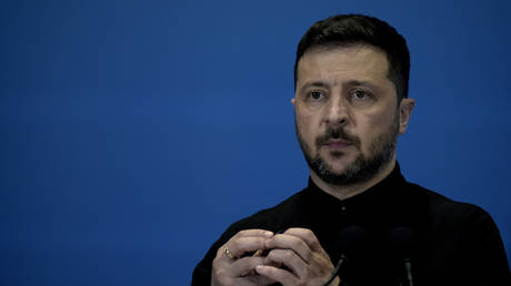 Зеленский не приглашен на саммит Путина и Трампа: Украина сталкивается с дилеммой территориальных уступок