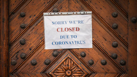 Скандал в Польше: фонды ЕС на восстановление после COVID потратили на яхты и свинг-клуб