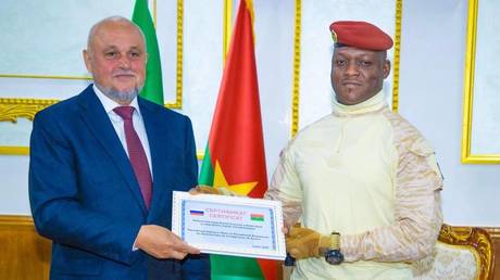 Россия поставит Буркина-Фасо мобильную лабораторию для борьбы с опасными инфекциями