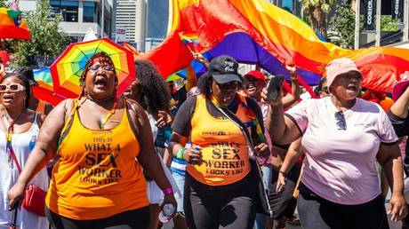 ЮАР на распутье: Активисты требуют декриминализации проституции, ссылаясь на системные нарушения прав