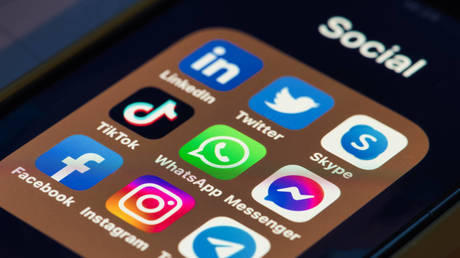 Песков предупредил об уязвимости мессенджеров для спецслужб и призвал развивать отечественные платформы