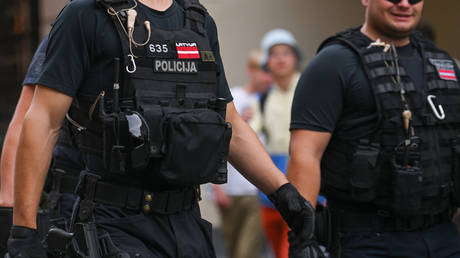 Латвия потребовала выдворения 841 гражданина РФ из-за несданного экзамена по языку