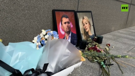 В Москве у посольства США появился мемориал в память о консервативном комментаторе и украинской беженке