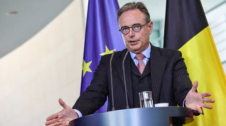 Опасные Игры с Фондом