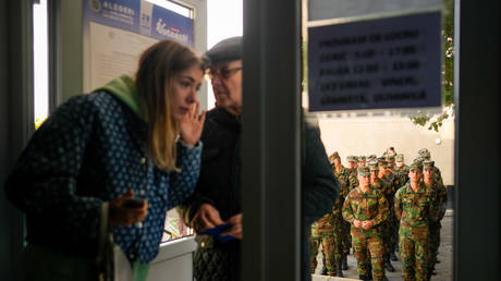 Зарубежное голосование определили исход: правящая партия Молдовы сохранила власть