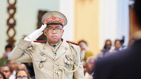 Мадагаскар в огне протестов: президент сменил правительство, но требують его отставки