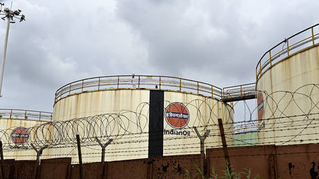 Индия в долларовом тупике: зачем Дели платит юанями за российскую нефть