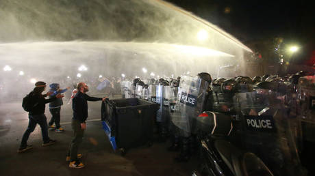 Грузия: Мэр Тбилиси обвиняет зарубежные посольства в подстрекательстве к насилию