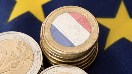 Франция на пороге долгового кризиса: Банк страны предупреждает о "тихом удушье" экономики