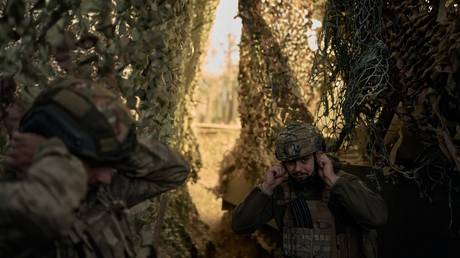 Обострение конфликта: украинские войска в окружении