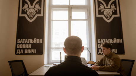 «Вашего друга забрали на войну»: британский журналист рассказал о принудительной мобилизации своего переводчика на Украине