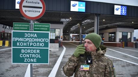 Почти 100 000 молодых мужчин покинули Украину после смягчения мобилизационных правил