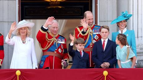 Парламент требует навсегда отстранить принца Эндрю от престолонаследия