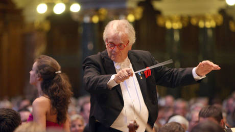 Музыка вне политики: Немецкий маэстро Юстус Францц получил орден Дружбы от Владимира Путина