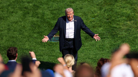 Трамп предрекает "катастрофу национальной безопасности": Верховный суд может обязать США вернуть $2 трлн из-за тарифов