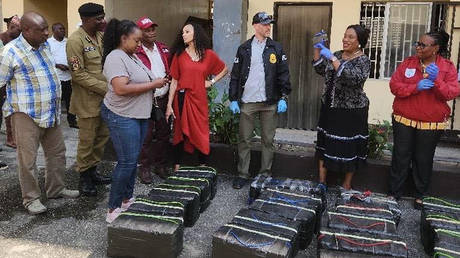 Удар по наркокартелю: в Нигерии изъяли рекордную партию кокаина на $235 млн