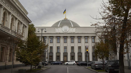 Захарова: Коррупция на Украине — «многоголовая гидра», пьющая деньги Запада