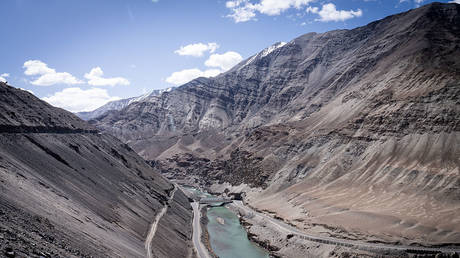 Индия укрепляет границу с Китаем на фоне потепления отношений: новая авиабаза в Ладакхе