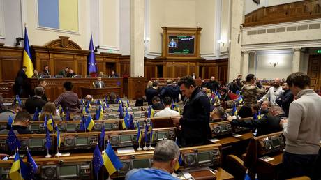 Парламентский кризис на Украине: оппозиция требует отставки правительства на фоне скандала с откатами