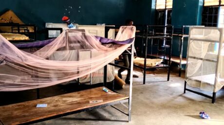 Трагедия в Нигерии: сотни детей похищены из католической школы-интерната