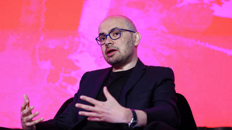 Создание ИИ уровня человека — уже в этом десятилетии, но риски катастрофичны, предупреждает глава Google DeepMind