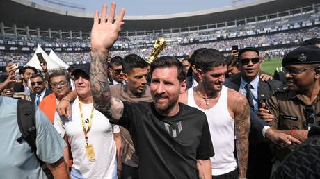 Гигантская статуя Лионеля Месси появилась в Индии