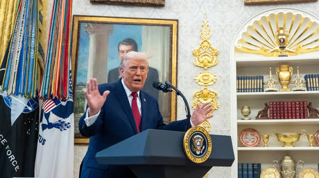 Мир на Украине: Трамп ведет переговоры с Путиным и европейскими лидерами