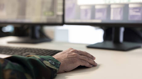 Канадский офицер-контрразведчик обвинен в передаче секретов Украине