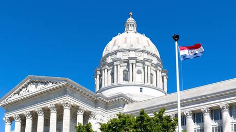 Китай подает встречный иск на 50 миллиардов долларов против штата Миссури в суд Уханя