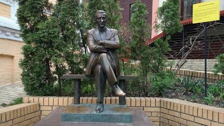 Война с памятниками: Киев продолжает кампанию по декоммунизации и дерусификации